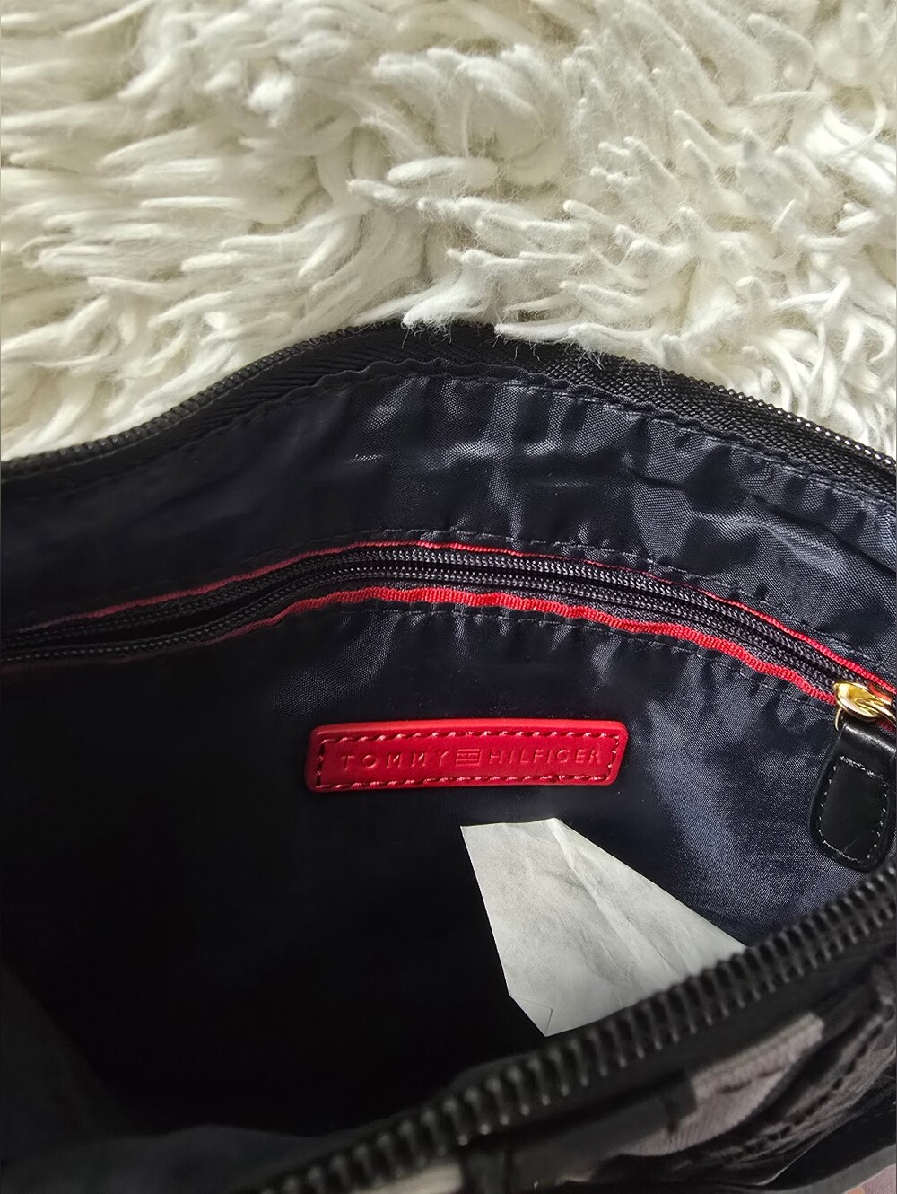 Tommy Hilfiger Crossbody Bag - Picture 4 of 9